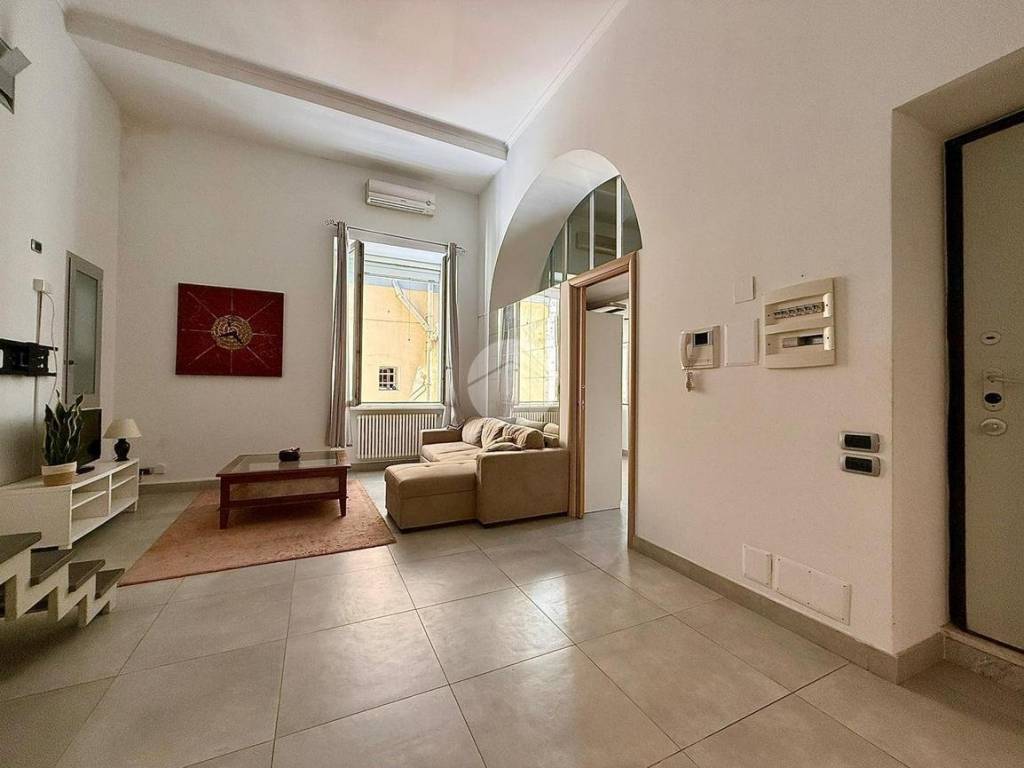 appartamento in vendita a Napoli in zona Chiaia