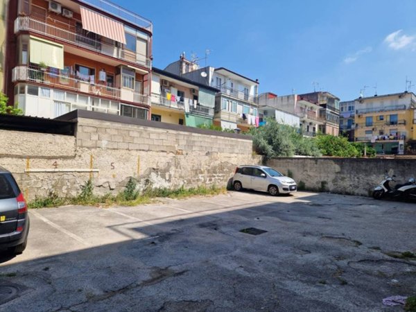 negozio in vendita a Napoli in zona Pianura
