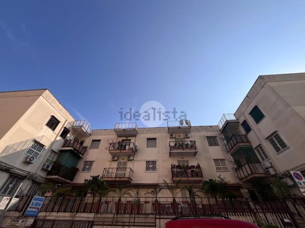 appartamento in vendita a Napoli in zona San Carlo all'Arena