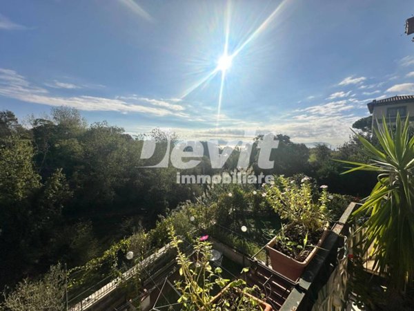 appartamento in vendita a Napoli in zona Posillipo