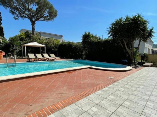 casa indipendente in vendita a Napoli in zona Bagnoli