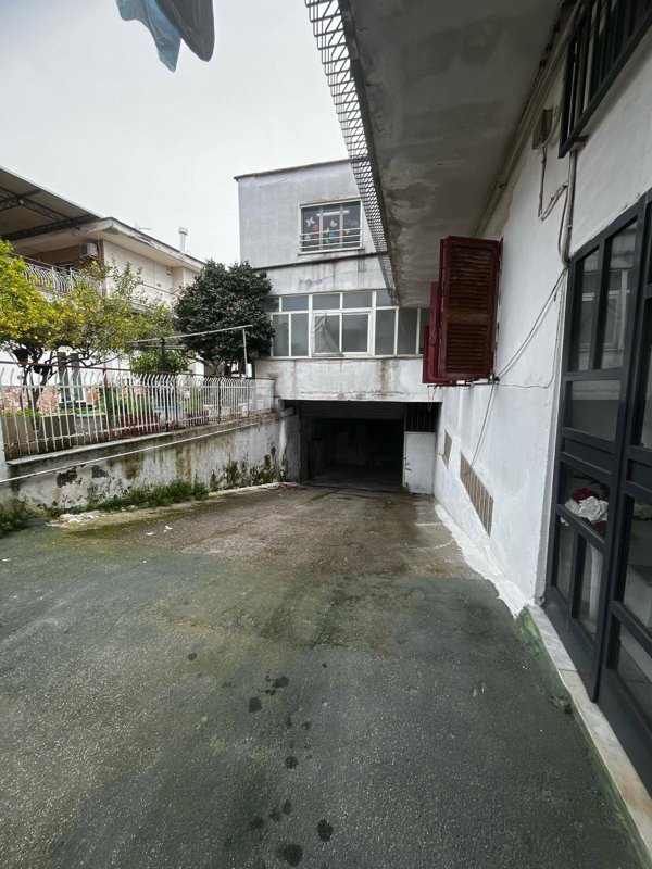 locale commerciale in vendita a Napoli in zona Pianura