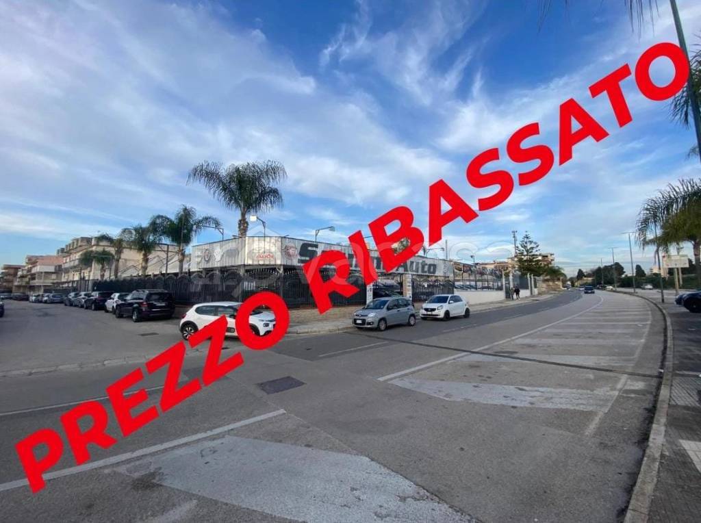 locale commerciale in vendita a Napoli in zona Ponticelli