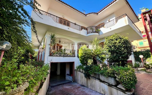 casa indipendente in vendita a Napoli in zona Vicaria