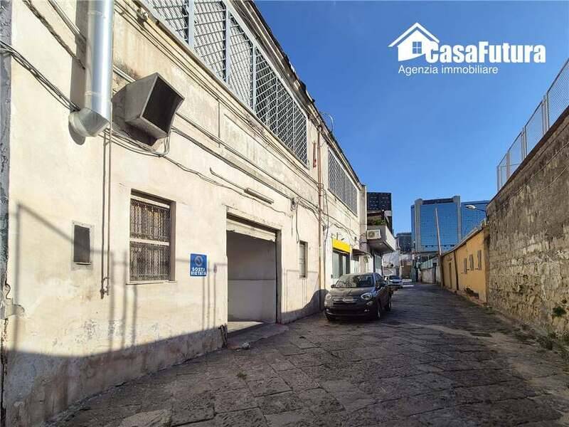 ufficio in vendita a Napoli in zona Poggioreale
