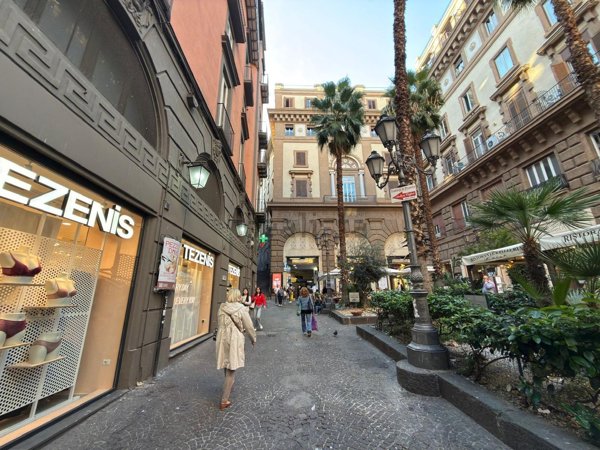 appartamento in vendita a Napoli in zona San Ferdinando