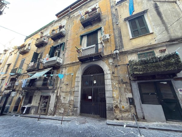 appartamento in vendita a Napoli in zona Chiaia