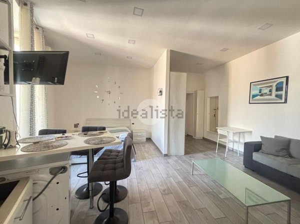 appartamento in vendita a Napoli in zona San Carlo all'Arena