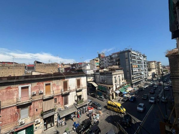 appartamento in vendita a Napoli in zona San Carlo all'Arena