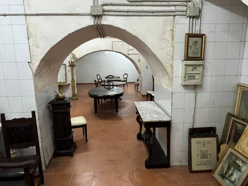 locale commerciale in vendita a Napoli