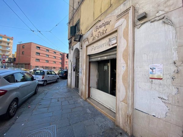 negozio in vendita a Napoli in zona Stella