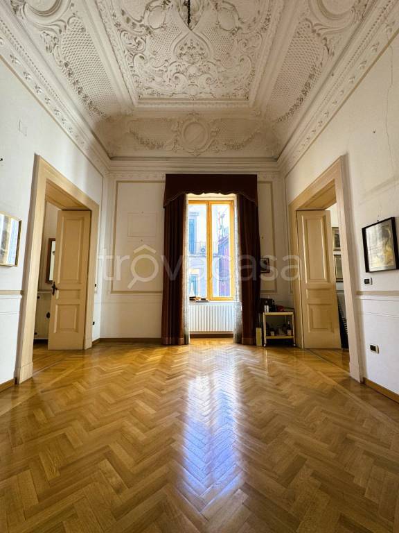 appartamento in vendita a Napoli in zona Porto