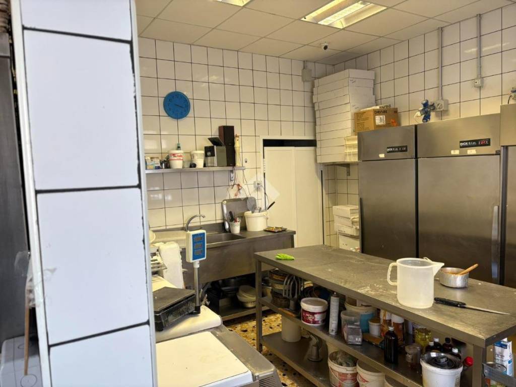 negozio in vendita a Napoli in zona Scampia