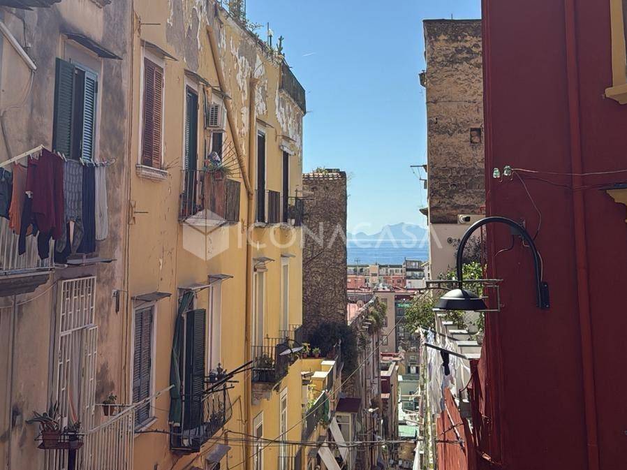 appartamento in vendita a Napoli in zona Chiaia