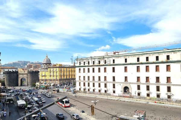 appartamento in vendita a Napoli in zona Pendino / San Giuseppe