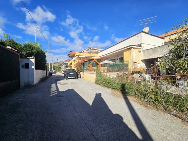 casa indipendente in vendita a Napoli in zona Soccavo