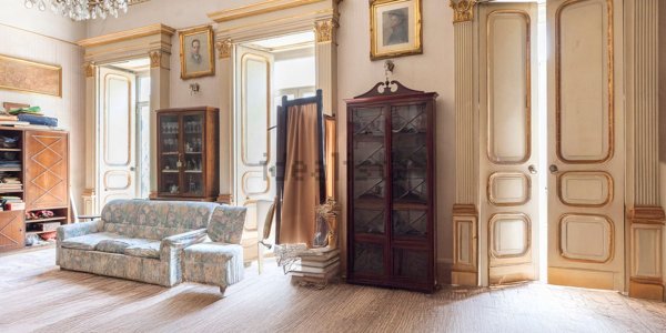 appartamento in vendita a Napoli in zona San Carlo all'Arena