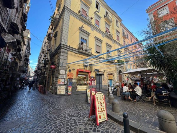 appartamento in vendita a Napoli in zona San Lorenzo