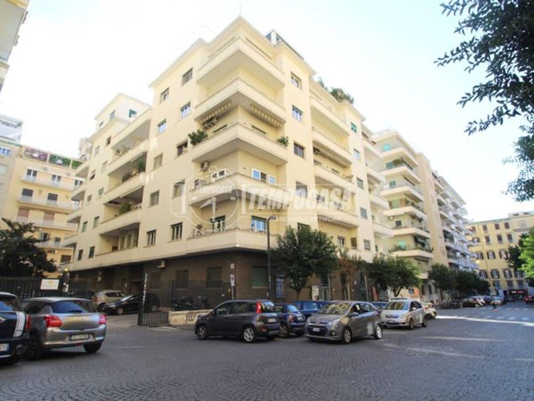 appartamento in vendita a Napoli in zona Chiaia