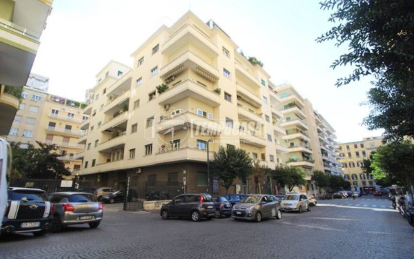appartamento in vendita a Napoli in zona Chiaia