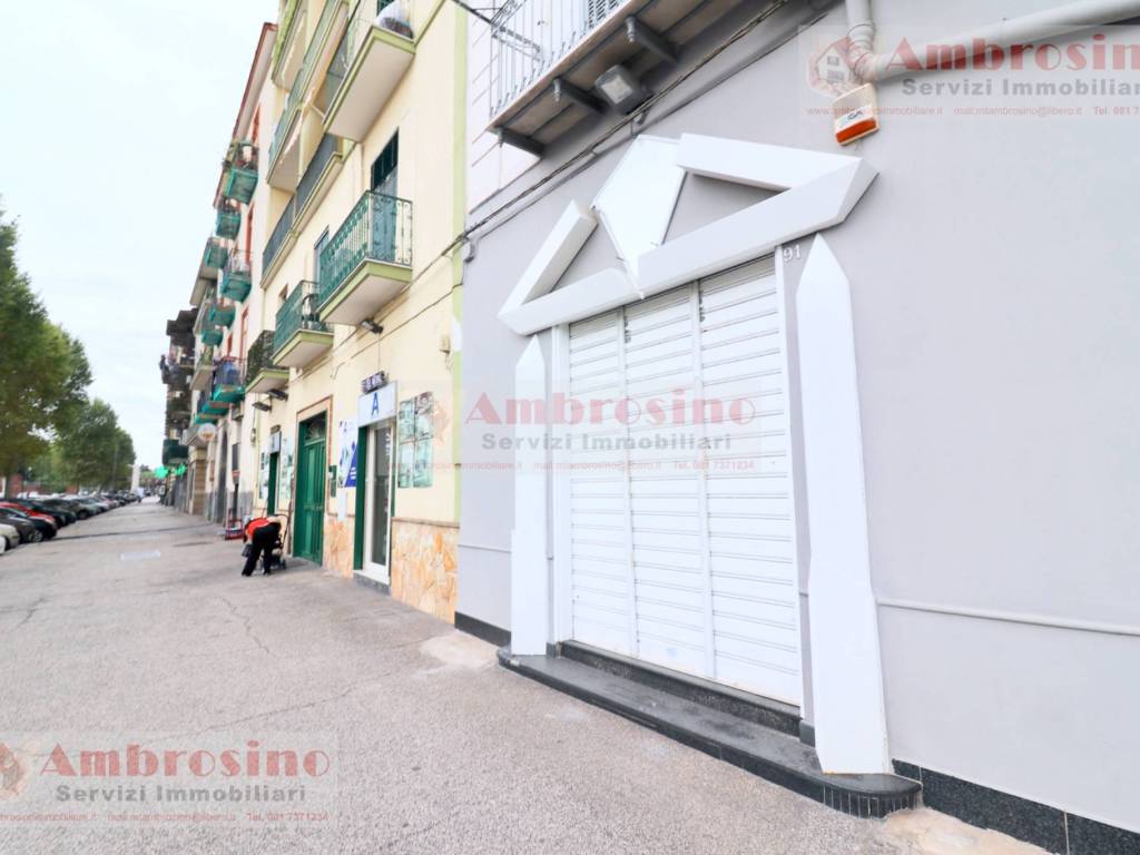 negozio in affitto a Napoli in zona Capodichino
