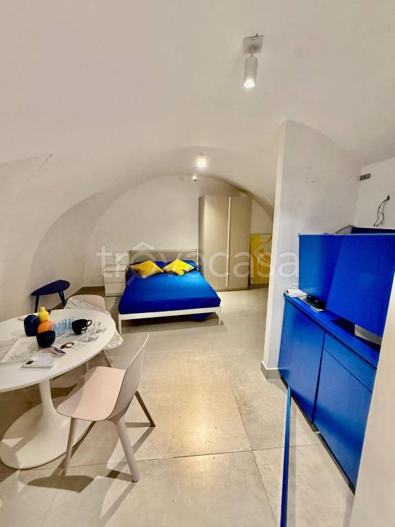 appartamento in vendita a Napoli in zona Chiaia