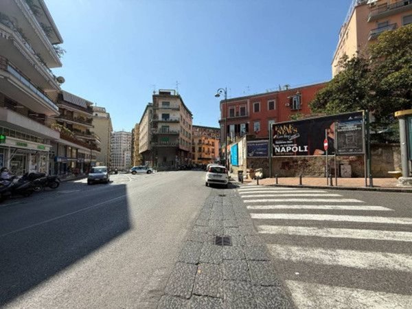 appartamento in vendita a Napoli in zona Chiaia