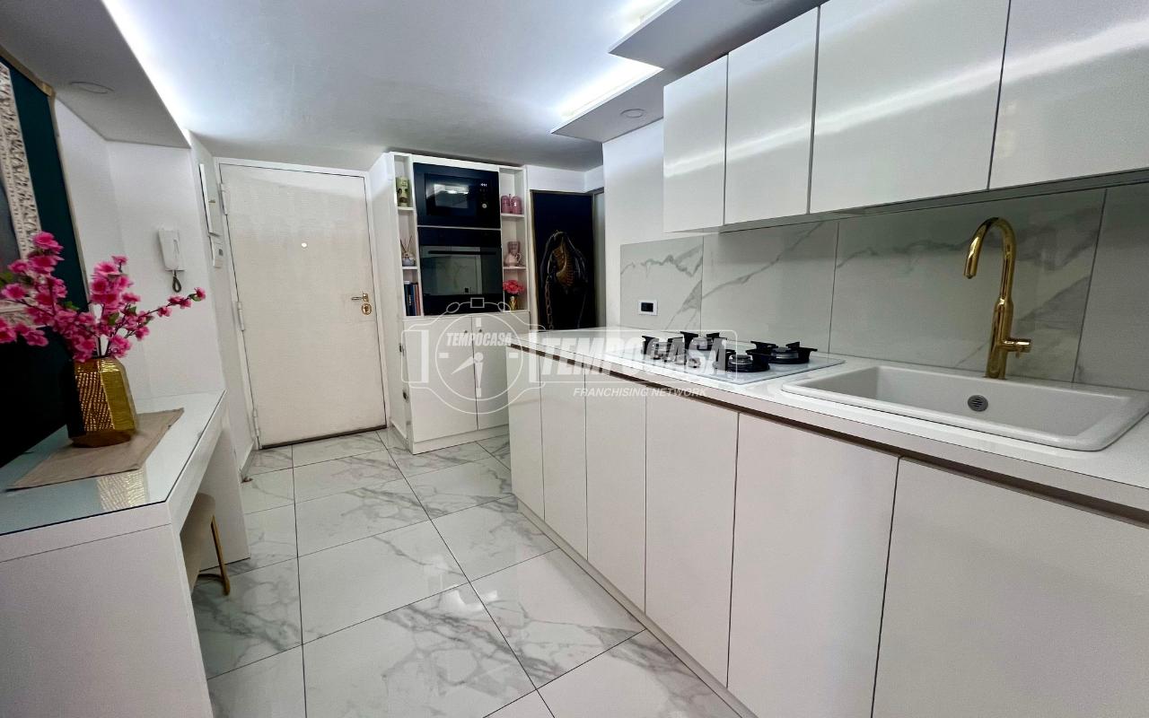 appartamento in vendita a Napoli in zona Poggioreale