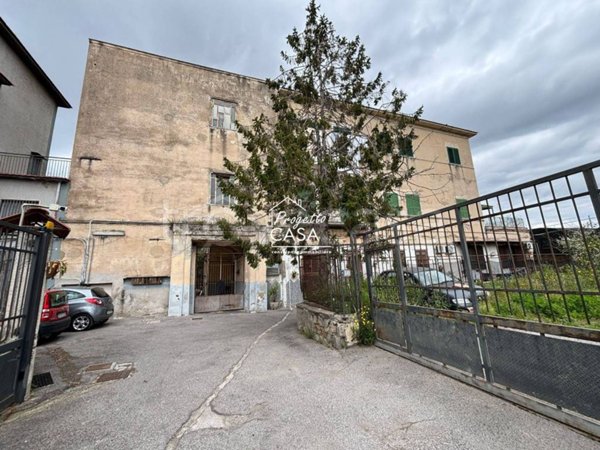 appartamento in vendita a Napoli in zona Barra