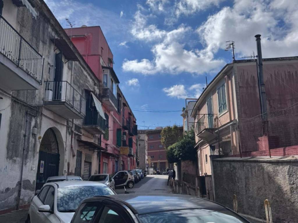 locale commerciale in vendita a Napoli in zona Camaldoli