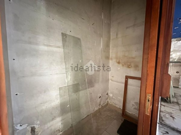 locale commerciale in vendita a Napoli in zona Secondigliano