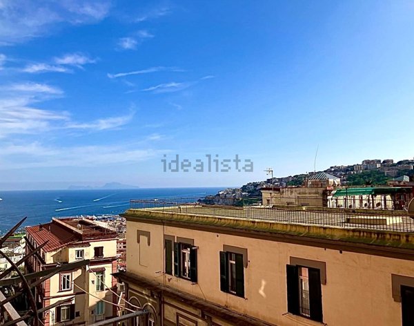 appartamento in vendita a Napoli in zona Chiaia