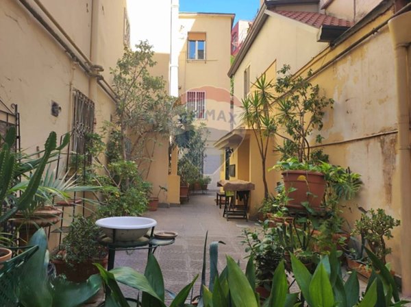 negozio in vendita a Napoli in zona Chiaia