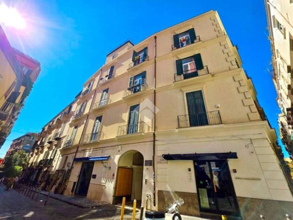 appartamento in vendita a Napoli in zona Chiaia