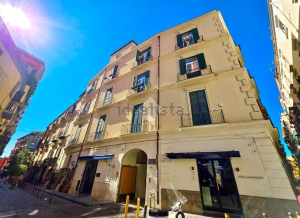 appartamento in vendita a Napoli in zona Chiaia