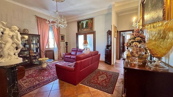 appartamento in vendita a Napoli in zona Pendino / San Giuseppe