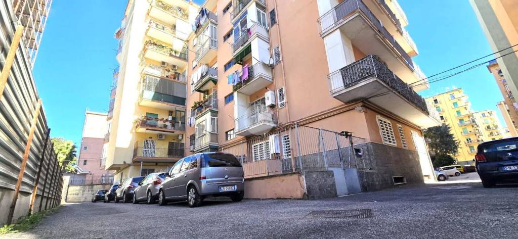 appartamento in vendita a Napoli in zona Fuorigrotta