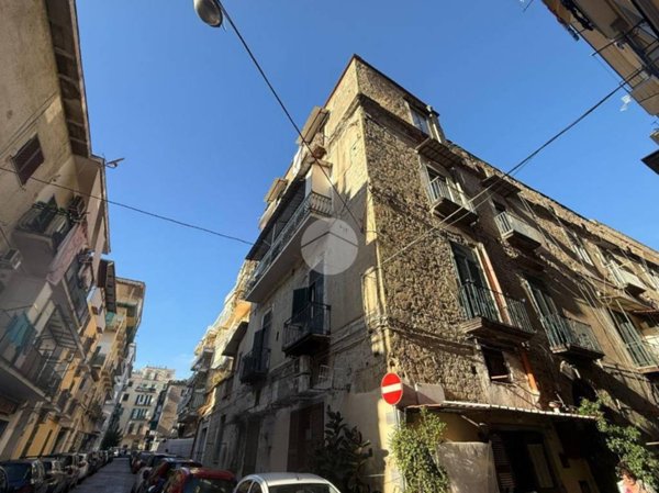 appartamento in vendita a Napoli in zona Pendino / San Giuseppe