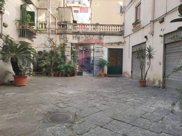 negozio in vendita a Napoli in zona Chiaia