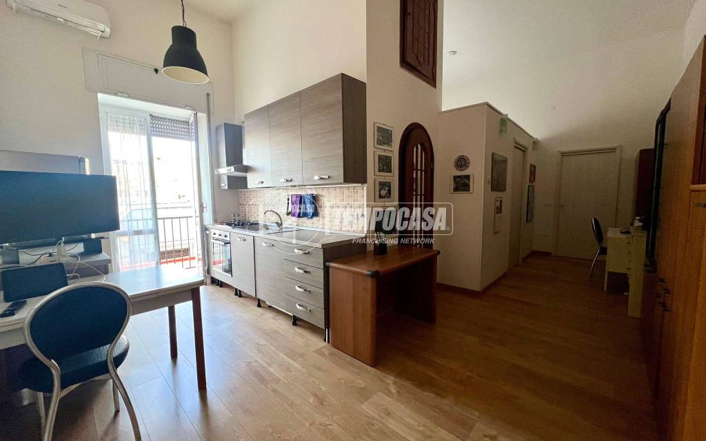 appartamento in vendita a Napoli in zona San Carlo all'Arena