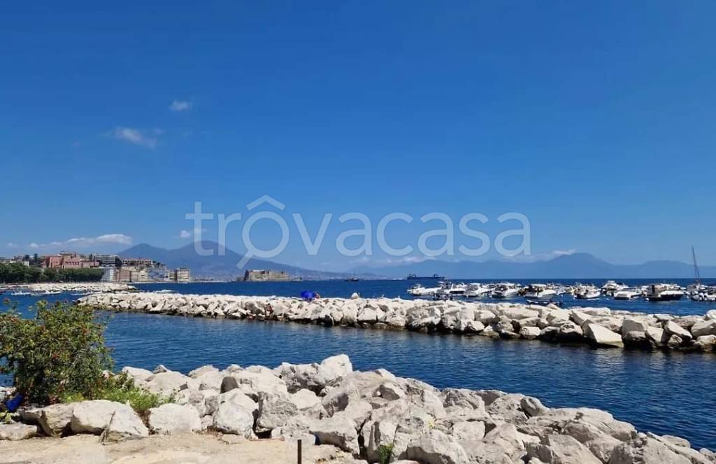 appartamento in vendita a Napoli in zona Chiaia