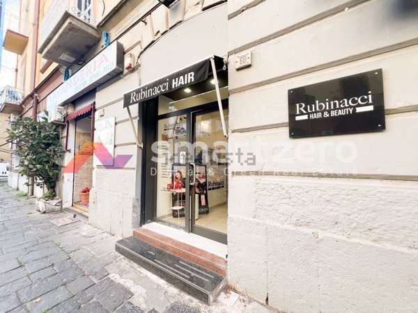 locale commerciale in vendita a Napoli in zona Vicaria