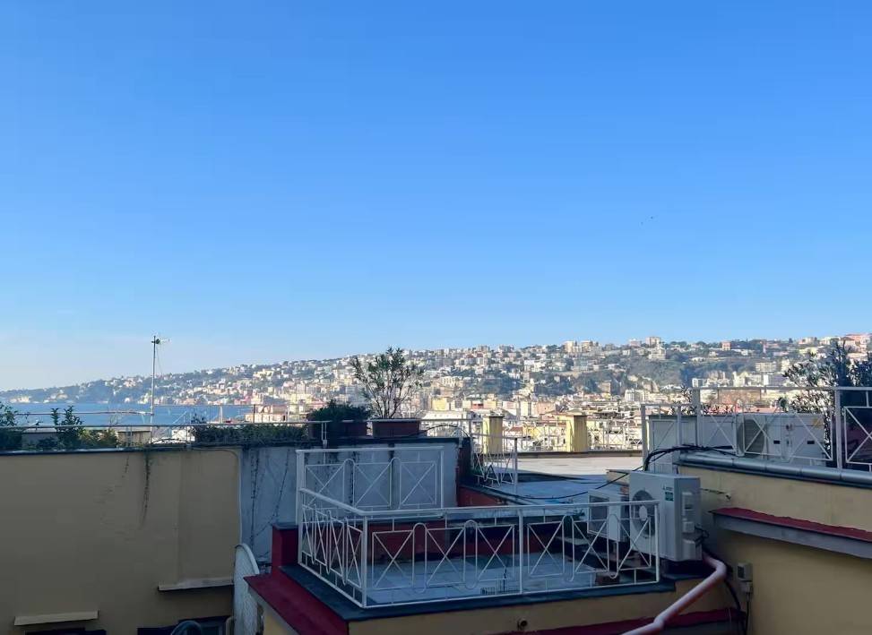 appartamento in vendita a Napoli in zona Chiaia