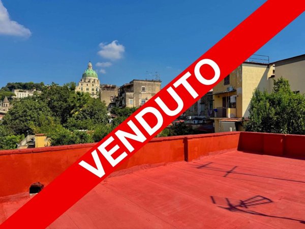 appartamento in vendita a Napoli in zona Stella