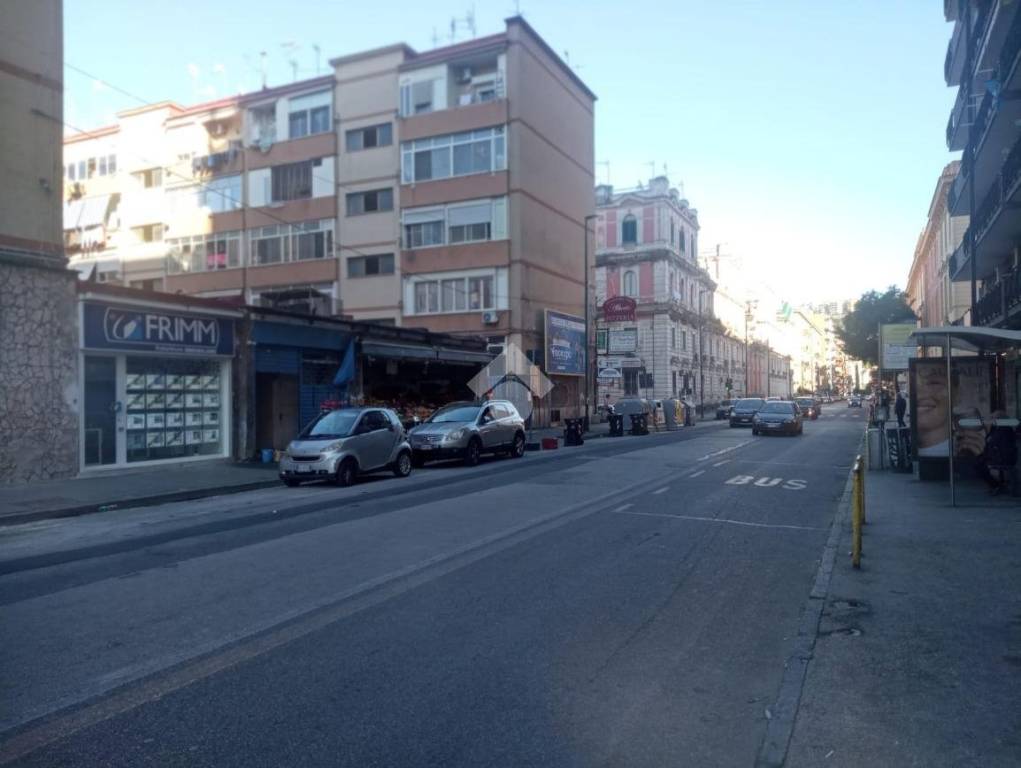 negozio in vendita a Napoli in zona Fuorigrotta
