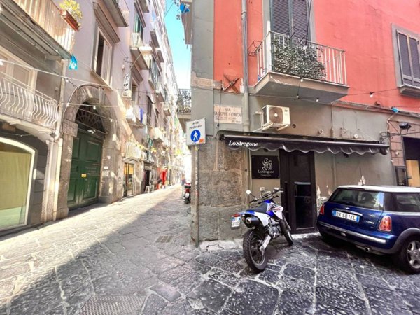 appartamento in vendita a Napoli in zona Chiaia
