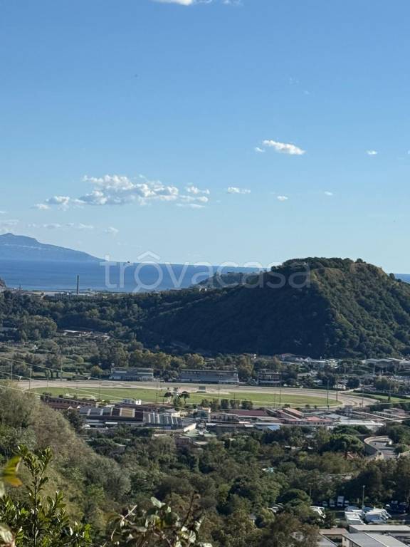 appartamento in vendita a Napoli in zona Bagnoli