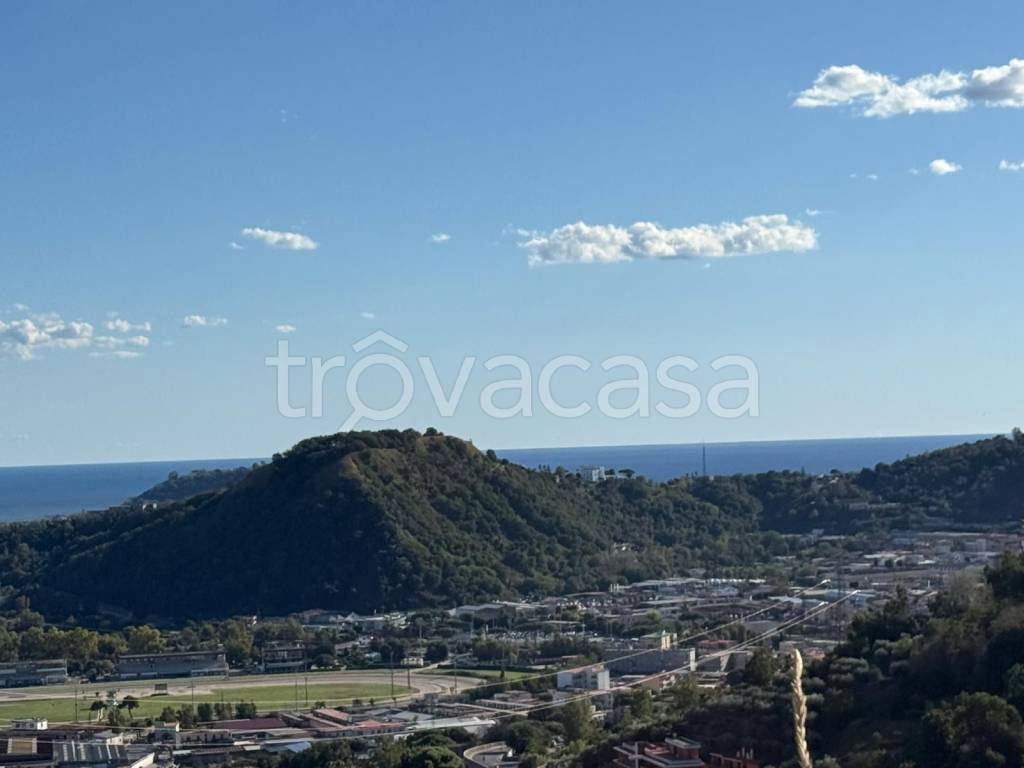 appartamento in vendita a Napoli in zona Bagnoli