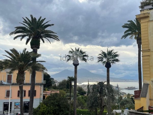 appartamento in vendita a Napoli in zona Chiaia