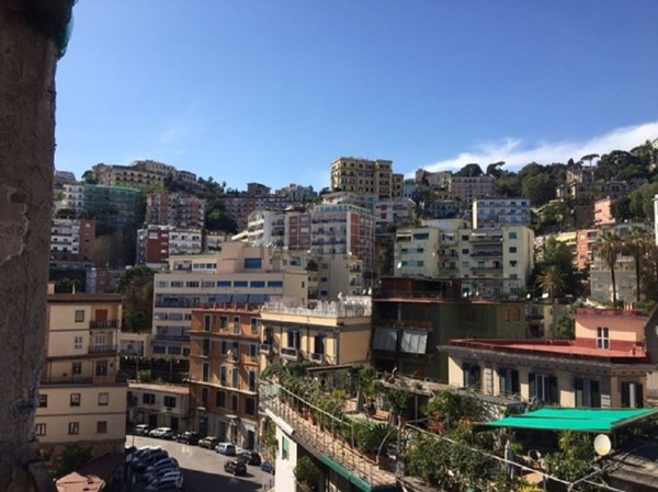 appartamento in vendita a Napoli in zona Chiaia